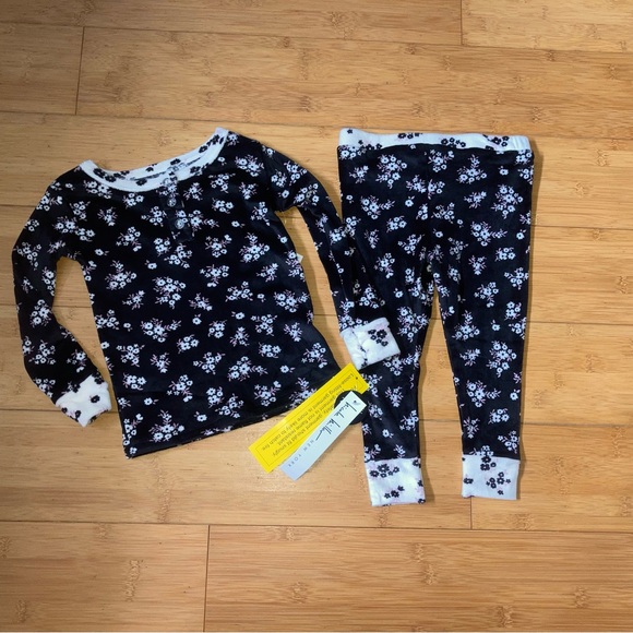 NWT Girls Size 3T Black & White Floral Pajamas Set Pjs - Picture 1 of 2